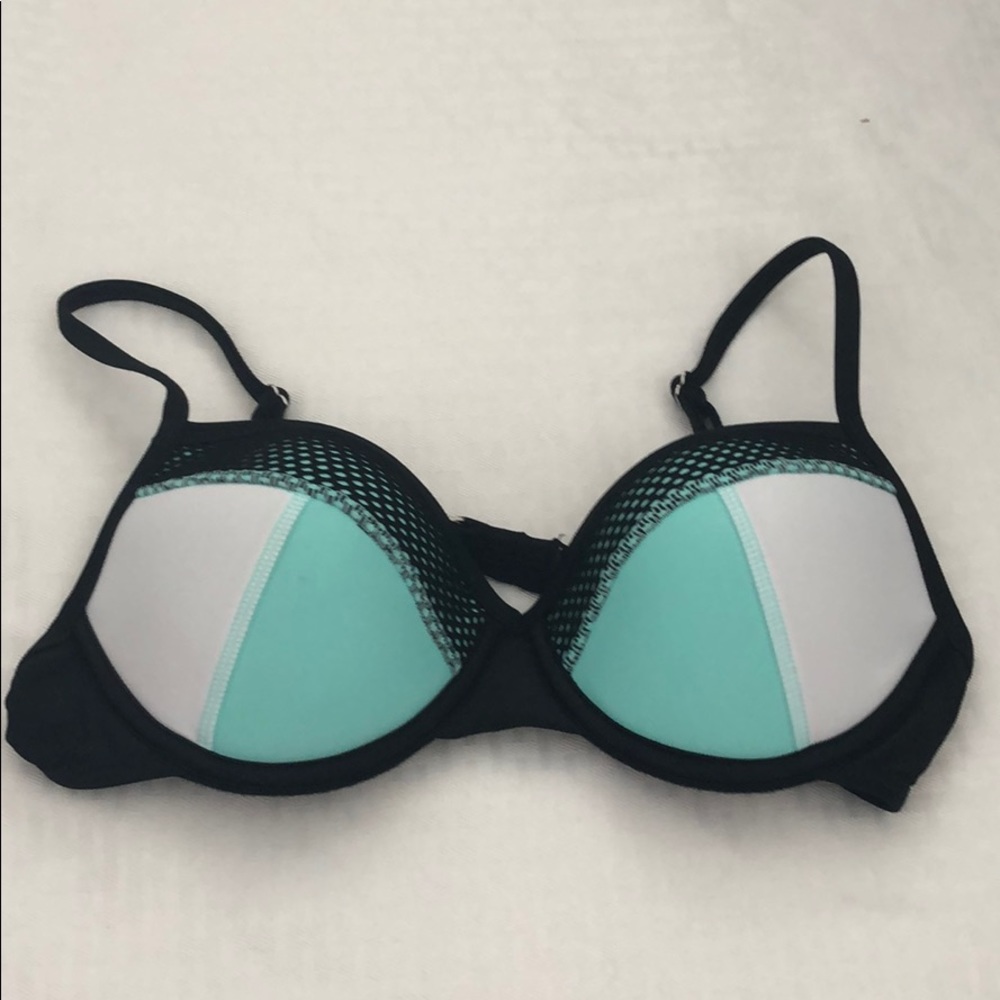 Bathing suit top 🔔 PLEASE BUNDLE